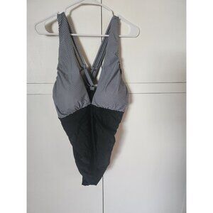 You Di An Black and White One Piece V-neck Wide Strap Swimsuit 4XL